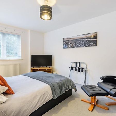 Stylish 2 Bedroom Apartment, Central Exeter, Parking On Site Luaran gambar