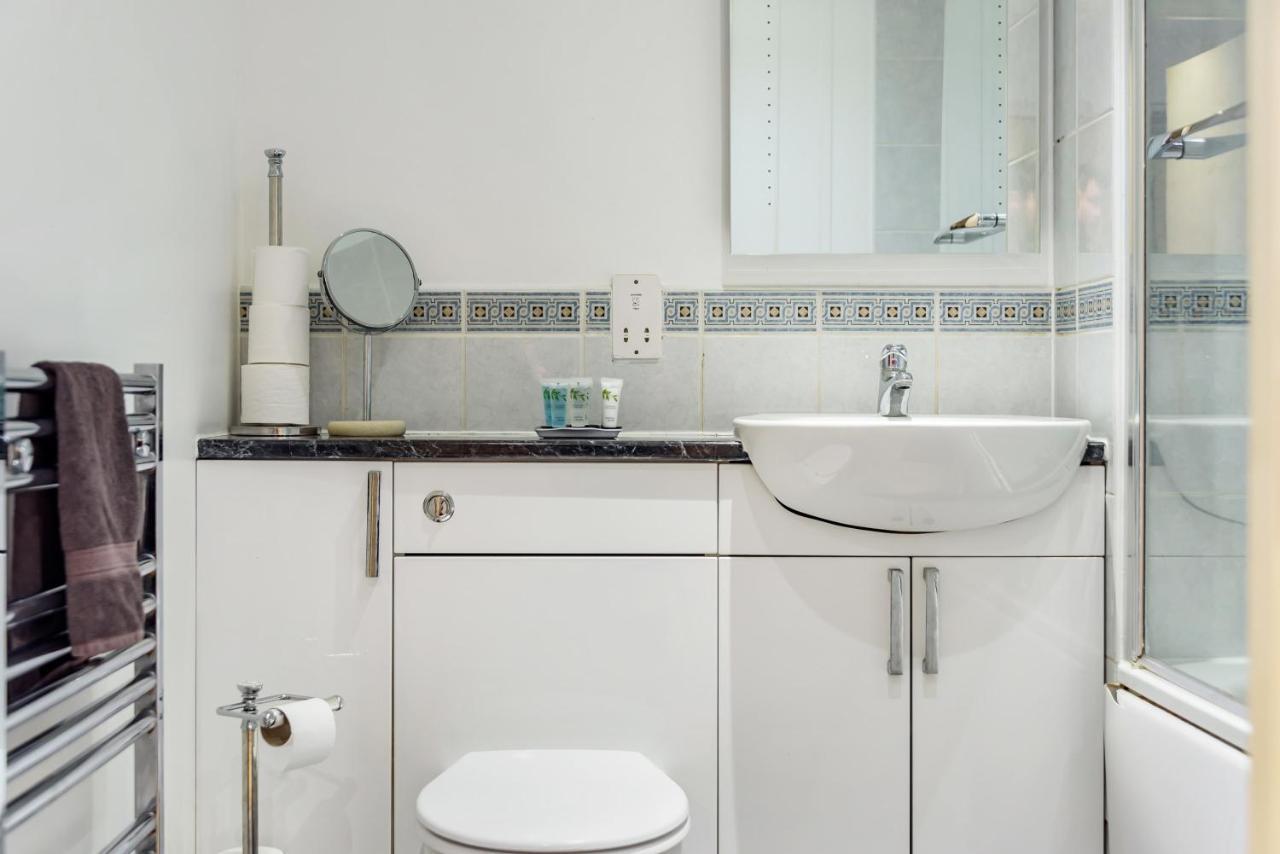 Stylish 2 Bedroom Apartment, Central Exeter, Parking On Site Luaran gambar