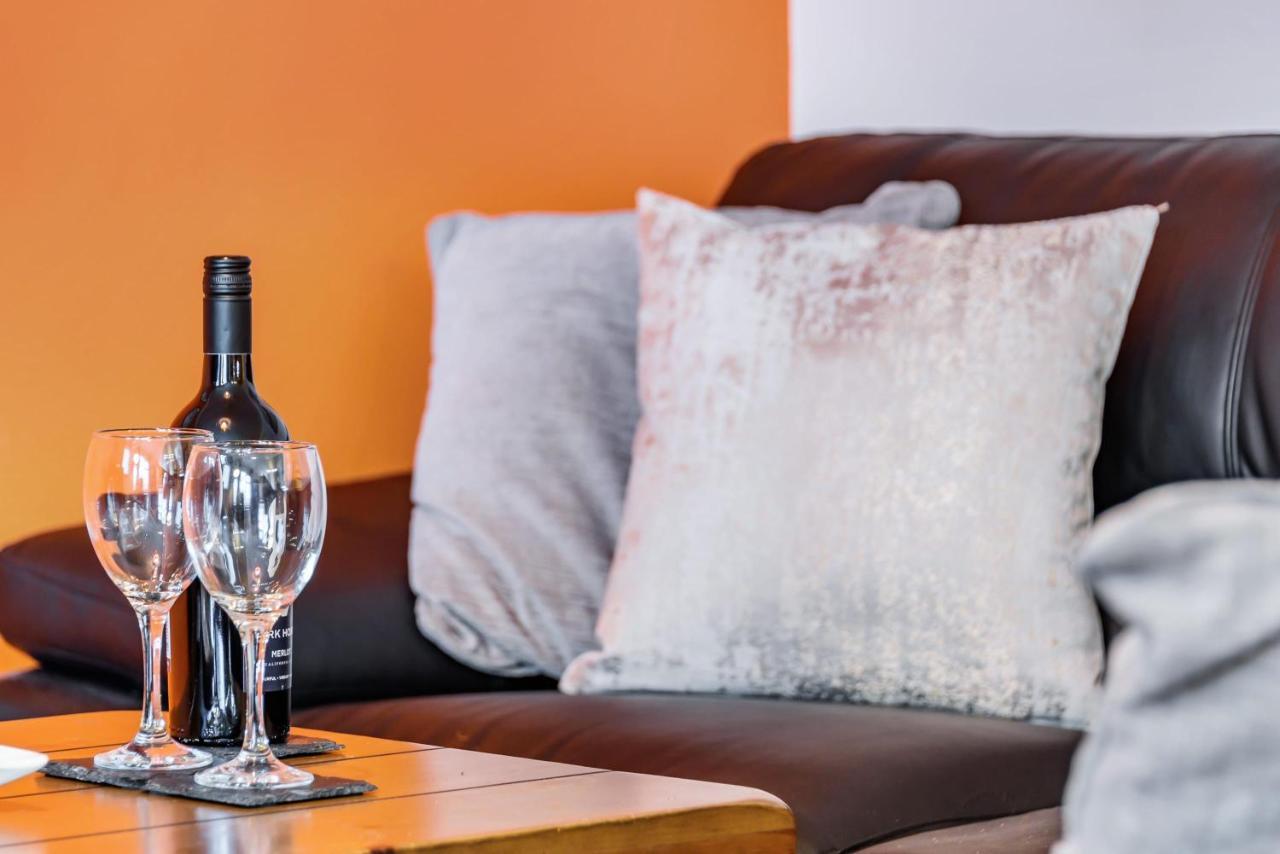 Stylish 2 Bedroom Apartment, Central Exeter, Parking On Site Luaran gambar