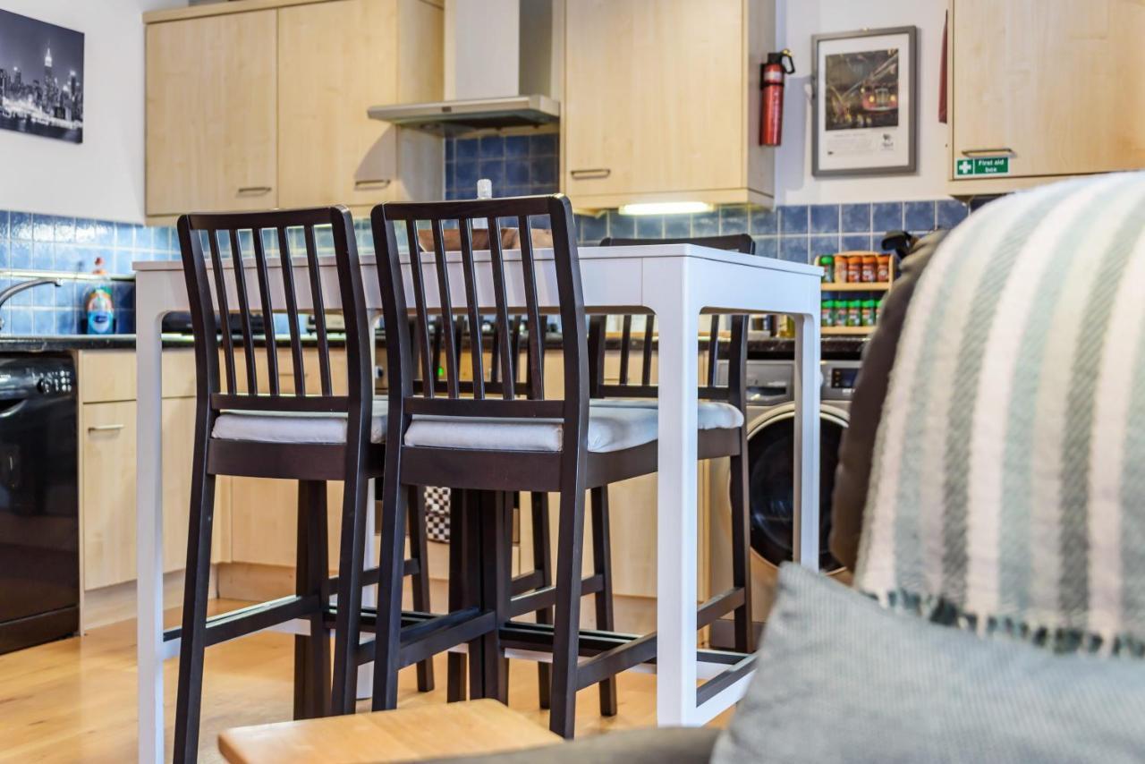 Stylish 2 Bedroom Apartment, Central Exeter, Parking On Site Luaran gambar