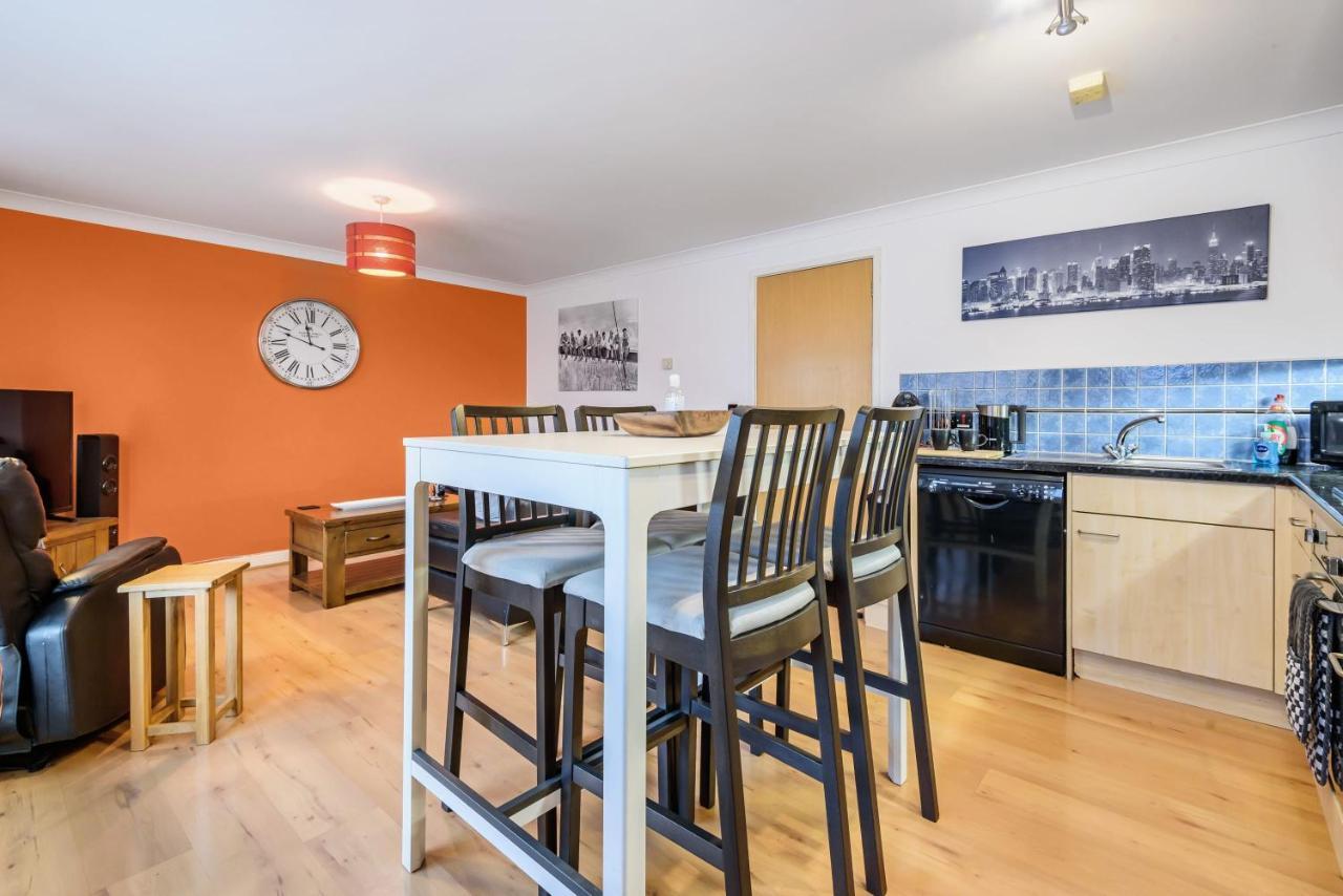 Stylish 2 Bedroom Apartment, Central Exeter, Parking On Site Luaran gambar
