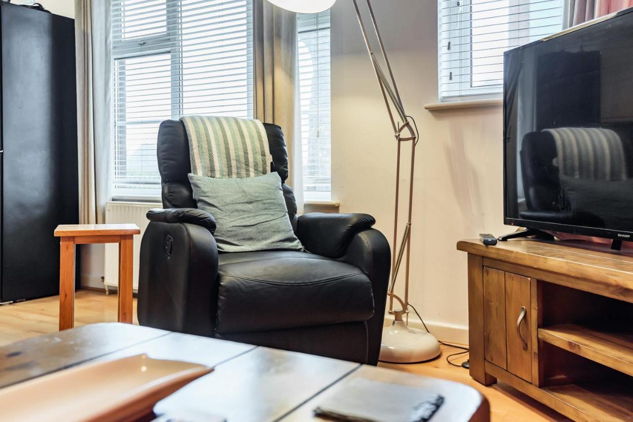 Stylish 2 Bedroom Apartment, Central Exeter, Parking On Site Luaran gambar