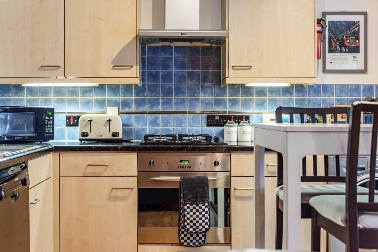 Stylish 2 Bedroom Apartment, Central Exeter, Parking On Site Luaran gambar